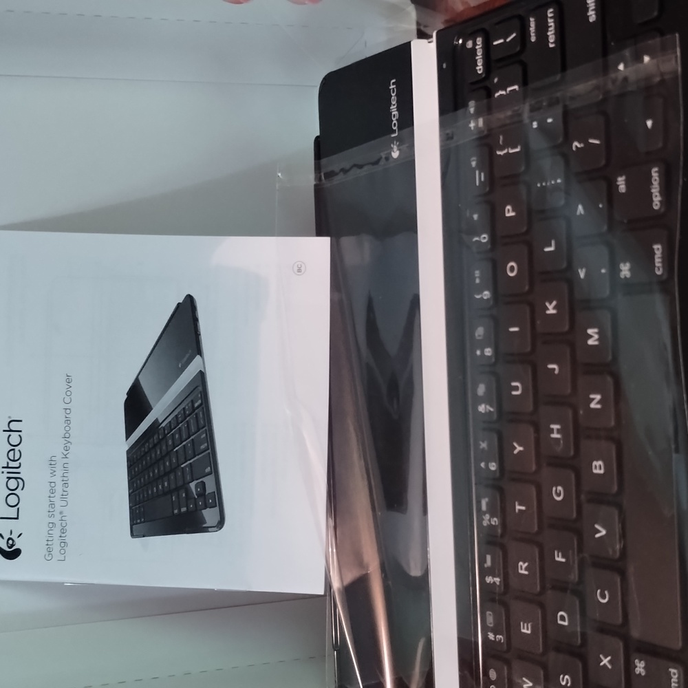 NIB Logitech Keyboard for Tablet - Picture 3 of 3